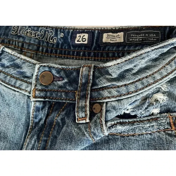 Miss Me Womens Lightwashed Distressed Boyfriend Ankle Denim Jeans Size 26 - Picture 11 of 15